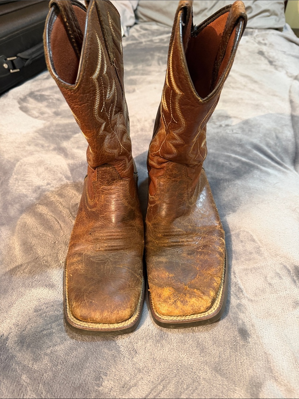 Worn Justin Boots Distressed Brown Leather Cowboy Boots
